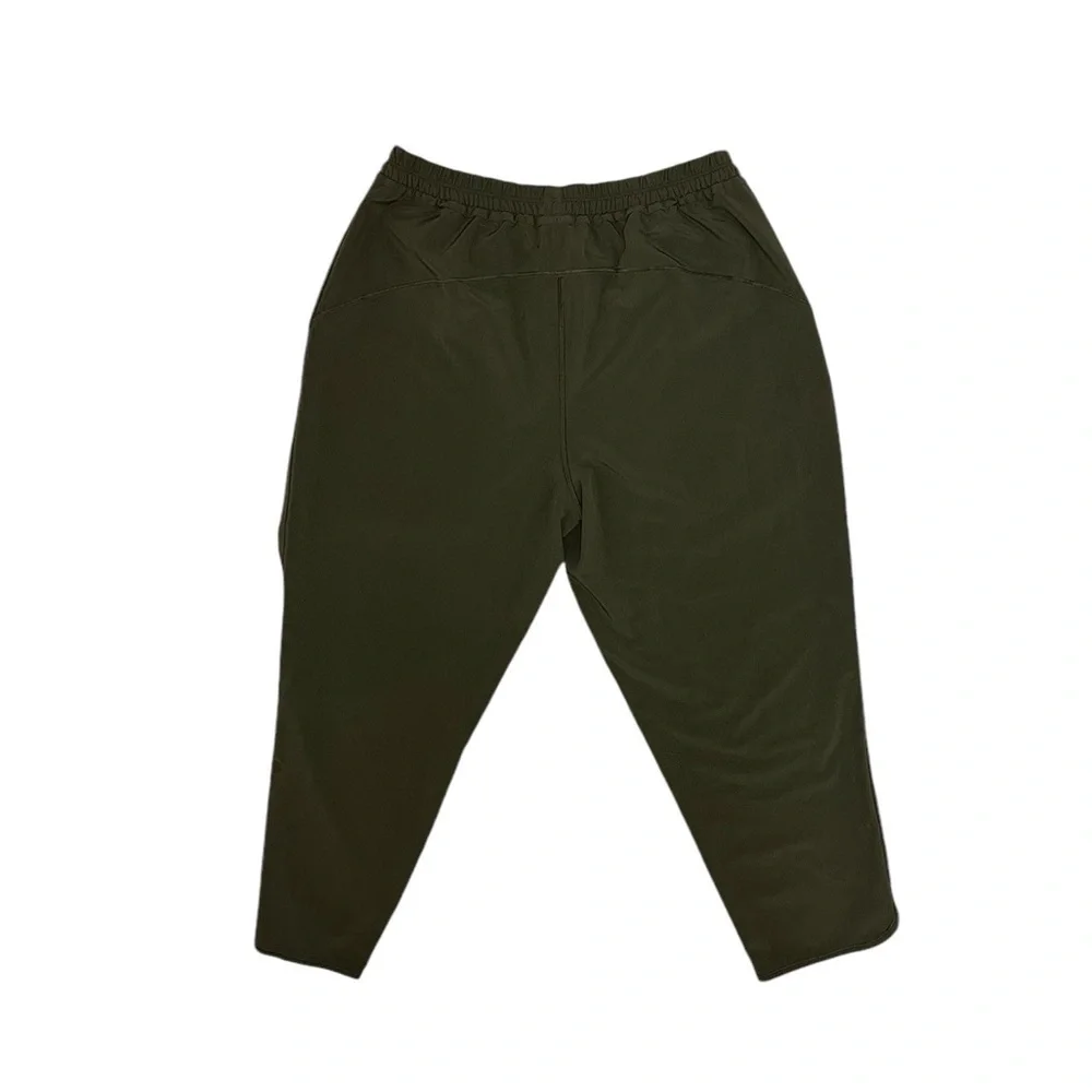 Lululemon Keep It Classic Crop 23” Size 8 in Dark Olive